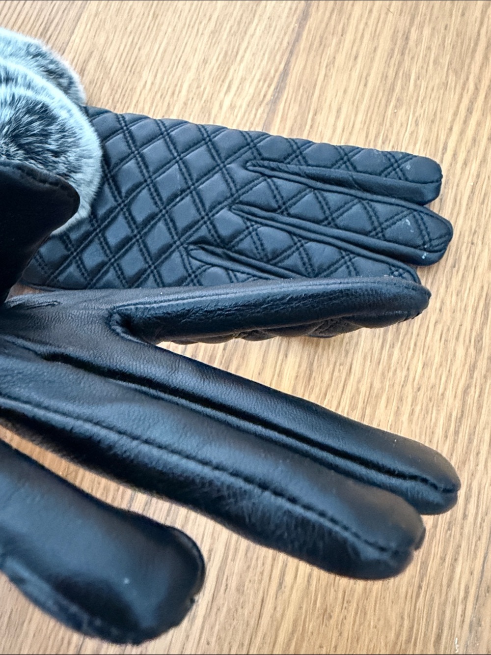 UGG Rabbit Fur Gloves - Picture 5 of 7